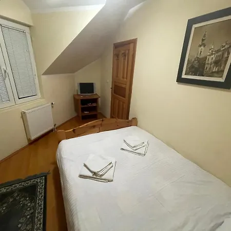 Yellow House Palisat