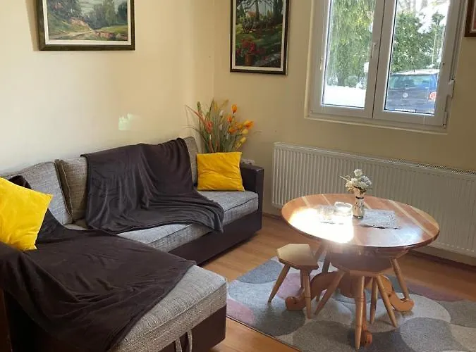 Yellow House 아파트 *