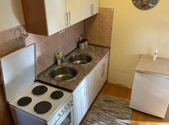 아파트 Yellow House *